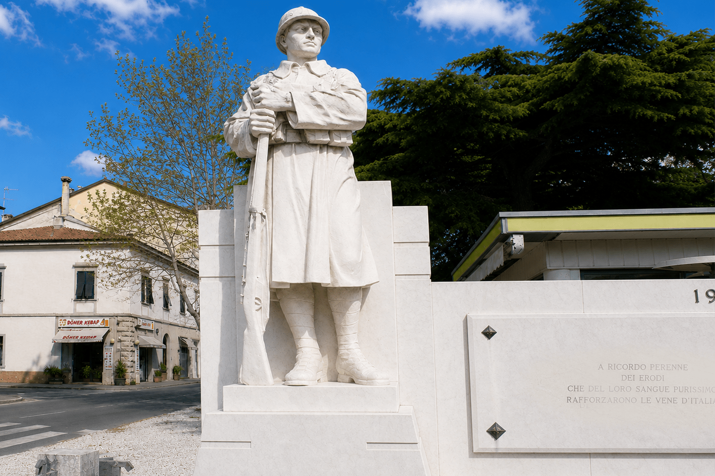 Monumento ai Caduti di Cecina